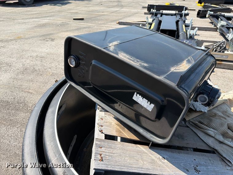 image for item EW5029 2020 Hyva 31-185-S hooklift bed