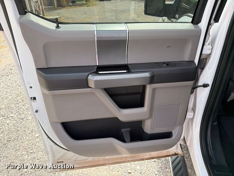 image for item EW7563 2017 Ford F150 Crew Cab pickup truck