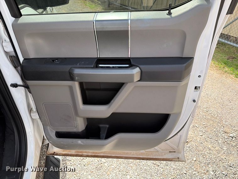 image for item EW7563 2017 Ford F150 Crew Cab pickup truck