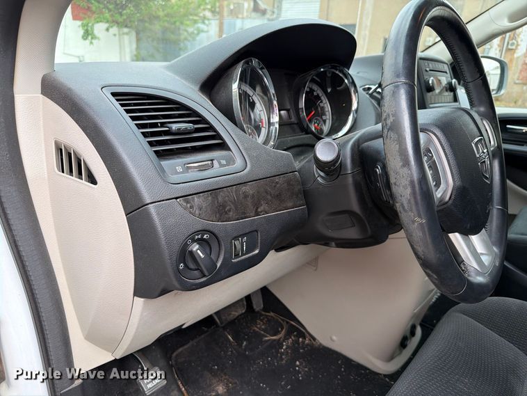 image for item EW7565 2016 Dodge Grand Caravan van