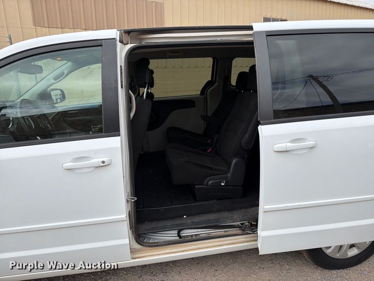 image for item EW7565 2016 Dodge Grand Caravan van