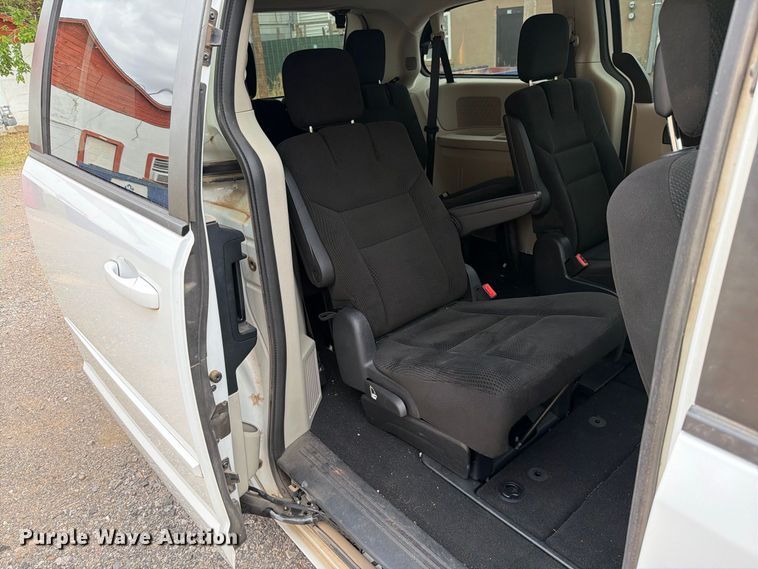 image for item EW7565 2016 Dodge Grand Caravan van