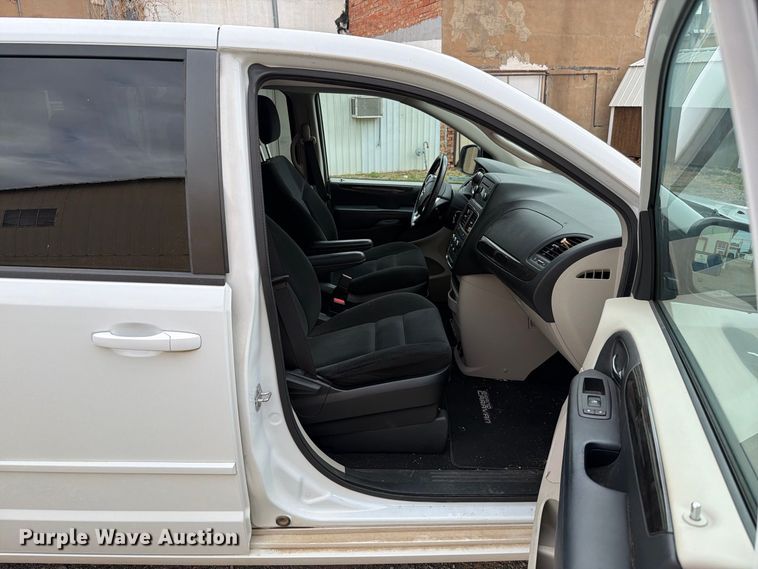 image for item EW7565 2016 Dodge Grand Caravan van