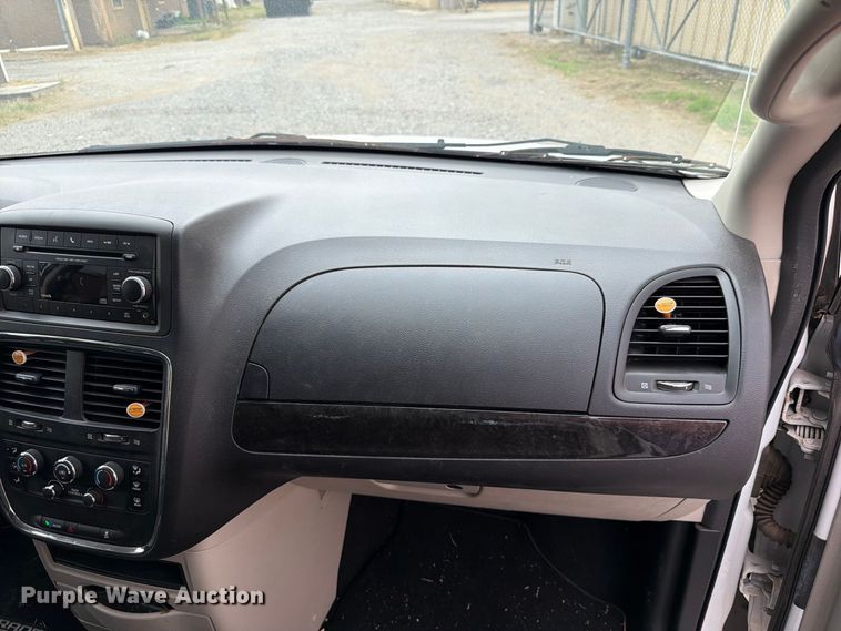 image for item EW7565 2016 Dodge Grand Caravan van