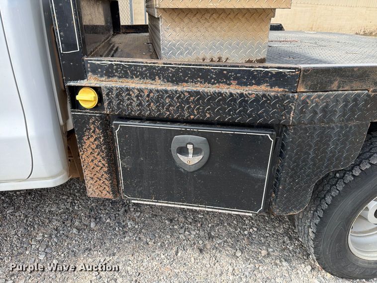 image for item EW7566 2015 Chevrolet Silverado 3500HD Crew Cab flatbed pickup truck
