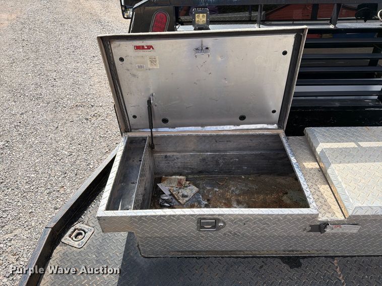 image for item EW7566 2015 Chevrolet Silverado 3500HD Crew Cab flatbed pickup truck