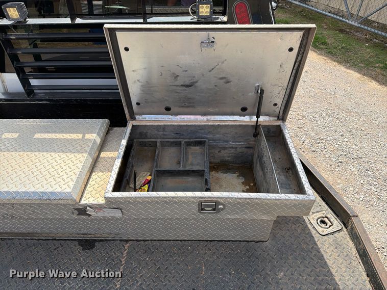 image for item EW7566 2015 Chevrolet Silverado 3500HD Crew Cab flatbed pickup truck