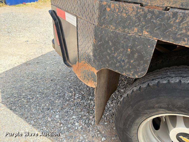 image for item EW7566 2015 Chevrolet Silverado 3500HD Crew Cab flatbed pickup truck