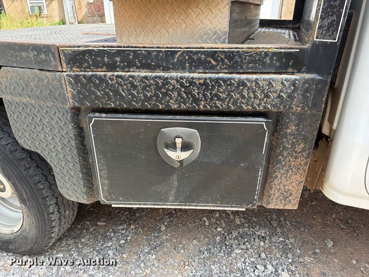 image for item EW7566 2015 Chevrolet Silverado 3500HD Crew Cab flatbed pickup truck