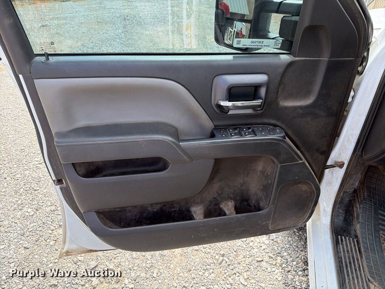 image for item EW7566 2015 Chevrolet Silverado 3500HD Crew Cab flatbed pickup truck