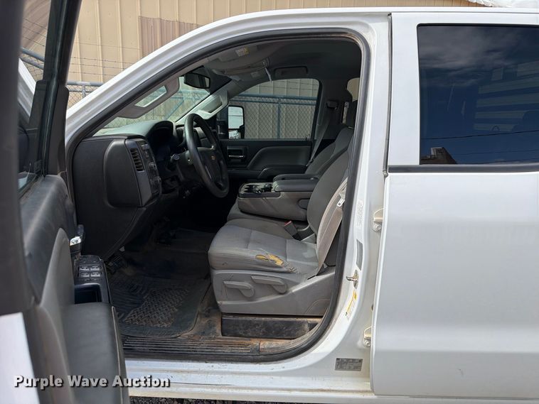 image for item EW7566 2015 Chevrolet Silverado 3500HD Crew Cab flatbed pickup truck