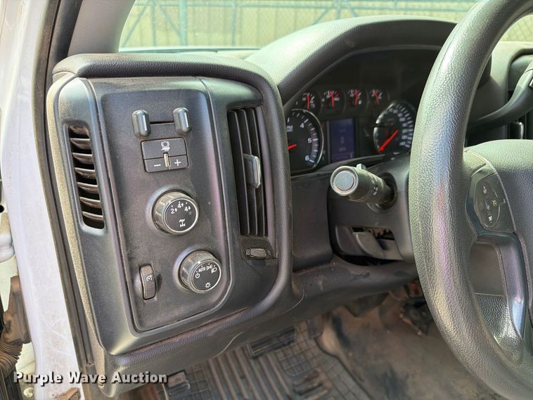 image for item EW7566 2015 Chevrolet Silverado 3500HD Crew Cab flatbed pickup truck