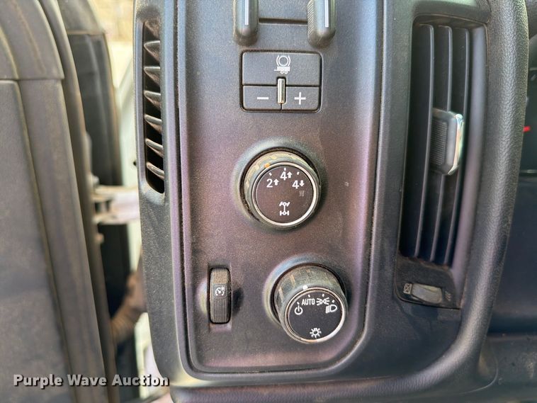 image for item EW7566 2015 Chevrolet Silverado 3500HD Crew Cab flatbed pickup truck