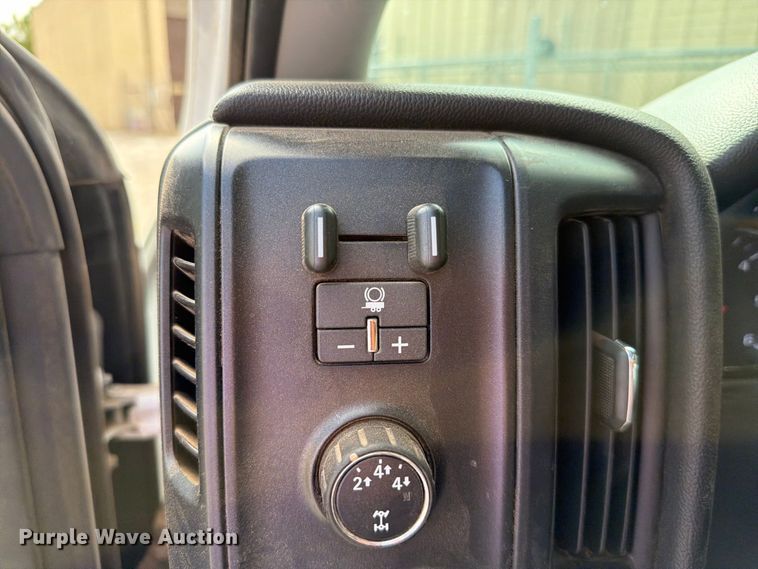 image for item EW7566 2015 Chevrolet Silverado 3500HD Crew Cab flatbed pickup truck