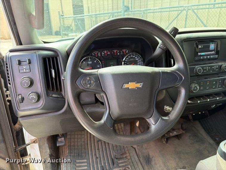 image for item EW7566 2015 Chevrolet Silverado 3500HD Crew Cab flatbed pickup truck