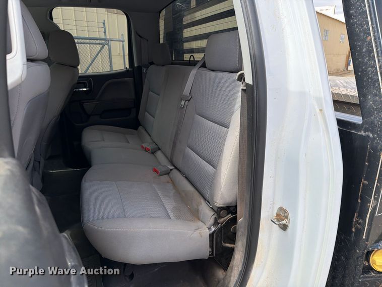 image for item EW7566 2015 Chevrolet Silverado 3500HD Crew Cab flatbed pickup truck