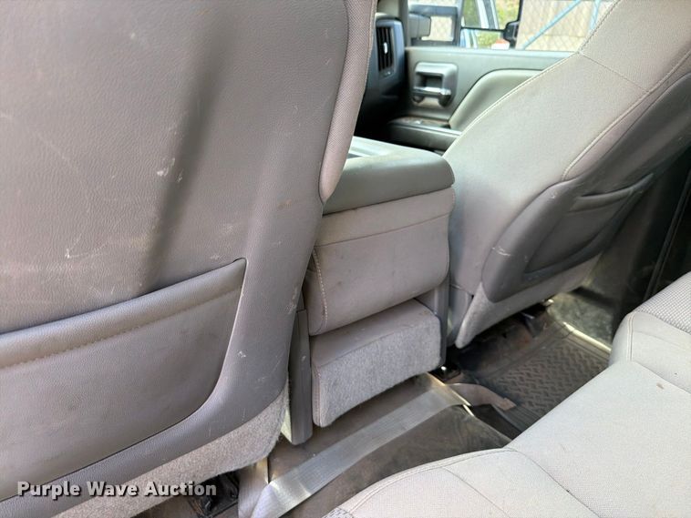 image for item EW7566 2015 Chevrolet Silverado 3500HD Crew Cab flatbed pickup truck