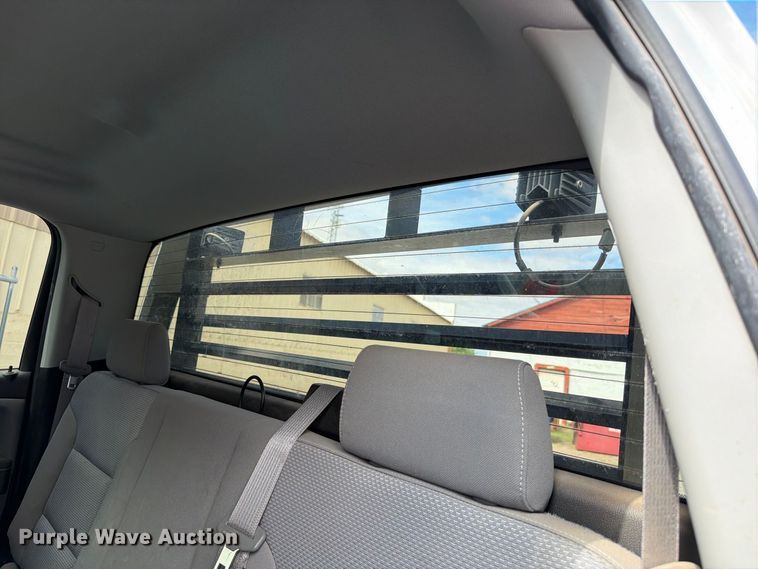 image for item EW7566 2015 Chevrolet Silverado 3500HD Crew Cab flatbed pickup truck