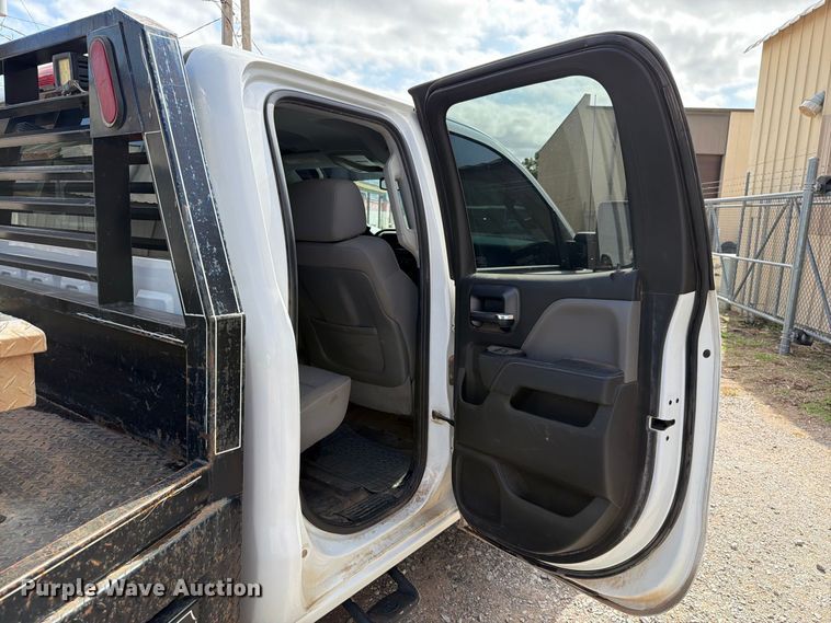 image for item EW7566 2015 Chevrolet Silverado 3500HD Crew Cab flatbed pickup truck