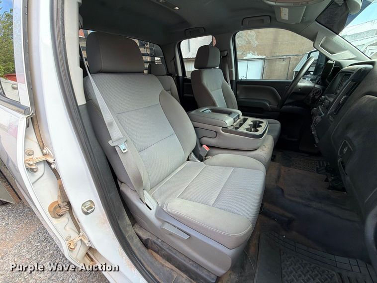 image for item EW7566 2015 Chevrolet Silverado 3500HD Crew Cab flatbed pickup truck