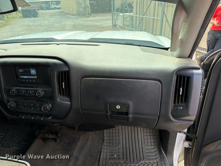 image for item EW7566 2015 Chevrolet Silverado 3500HD Crew Cab flatbed pickup truck