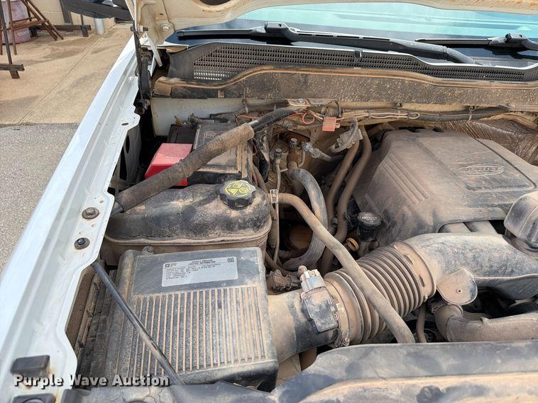 image for item EW7566 2015 Chevrolet Silverado 3500HD Crew Cab flatbed pickup truck