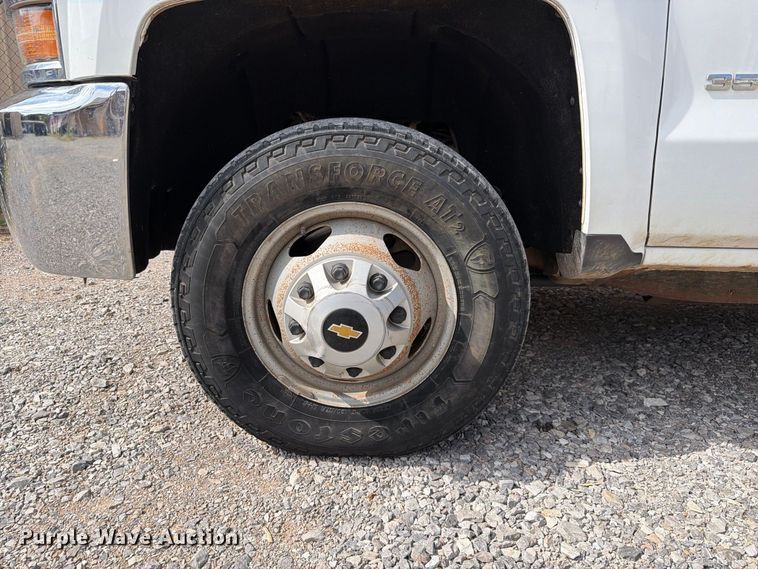 image for item EW7566 2015 Chevrolet Silverado 3500HD Crew Cab flatbed pickup truck