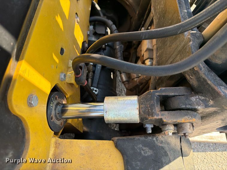 image for item EW8964 Yale GDP060VXEXSE091 forklift