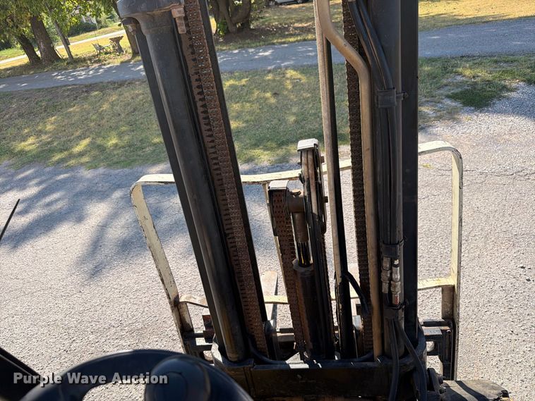 image for item EW8964 Yale GDP060VXEXSE091 forklift