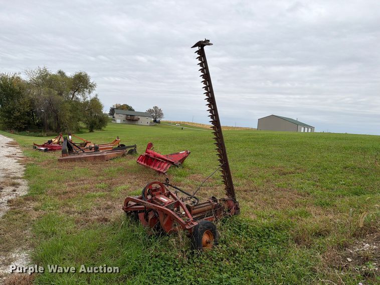 image for item EX1055 International 200 sickle mower