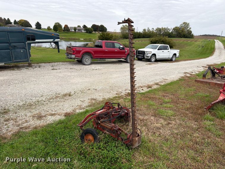 image for item EX1055 International 200 sickle mower