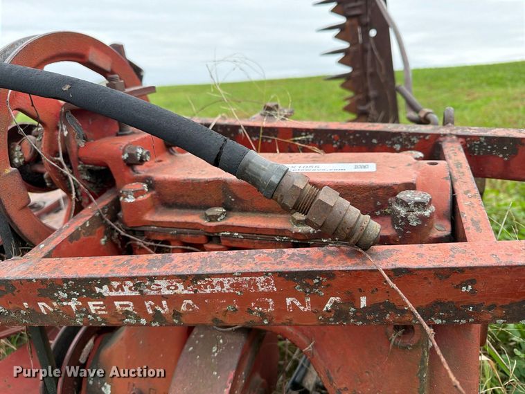 image for item EX1055 International 200 sickle mower