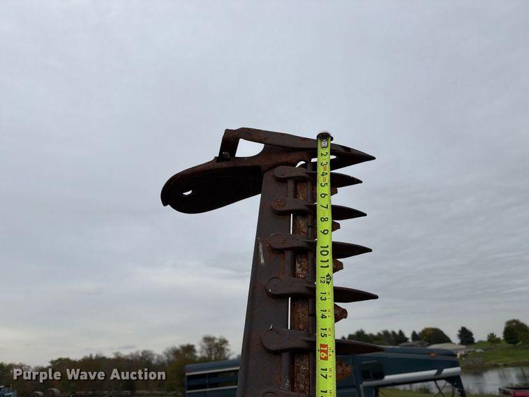 image for item EX1055 International 200 sickle mower