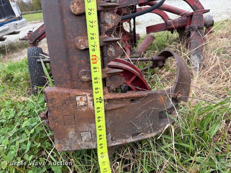 image for item EX1055 International 200 sickle mower