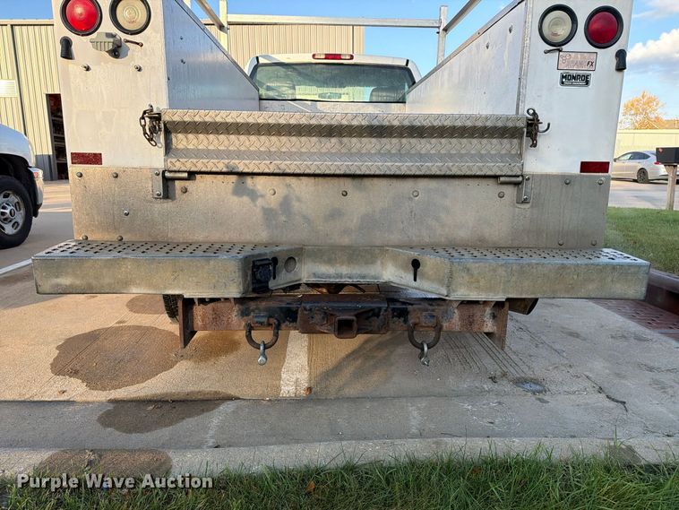 image for item EX1173 2005 Chevrolet Silverado 2500HD utility bed pickup truck