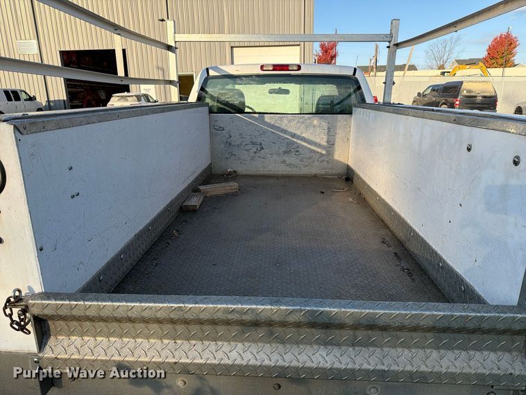 image for item EX1173 2005 Chevrolet Silverado 2500HD utility bed pickup truck