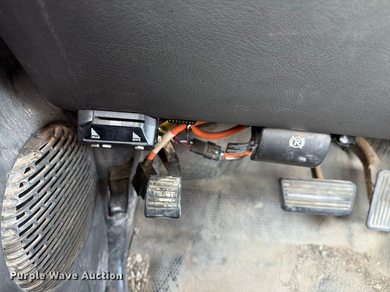 image for item EX1173 2005 Chevrolet Silverado 2500HD utility bed pickup truck