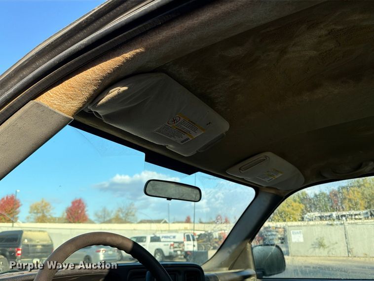 image for item EX1173 2005 Chevrolet Silverado 2500HD utility bed pickup truck