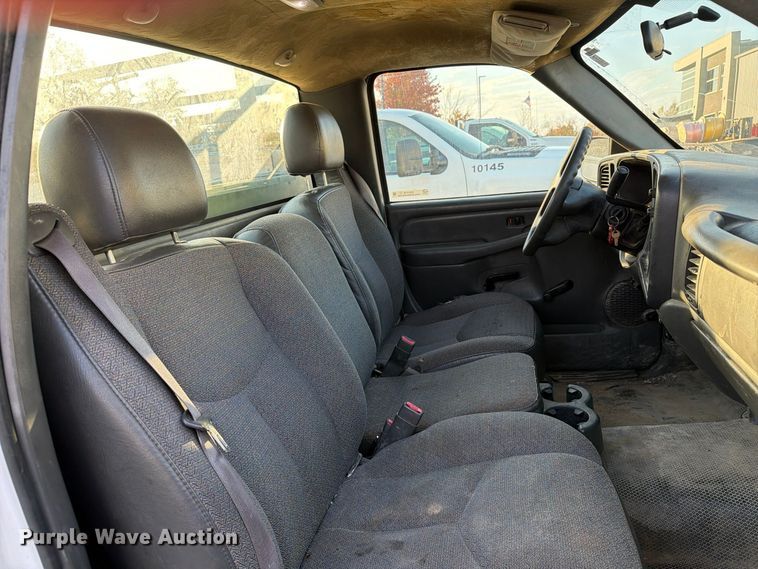 image for item EX1173 2005 Chevrolet Silverado 2500HD utility bed pickup truck