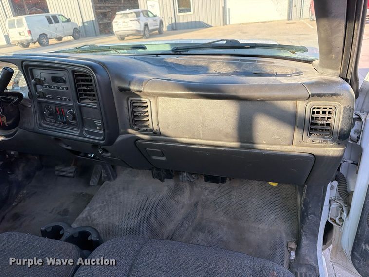 image for item EX1173 2005 Chevrolet Silverado 2500HD utility bed pickup truck