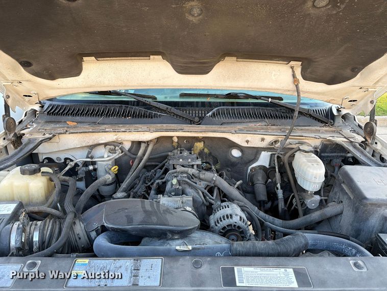 image for item EX1173 2005 Chevrolet Silverado 2500HD utility bed pickup truck