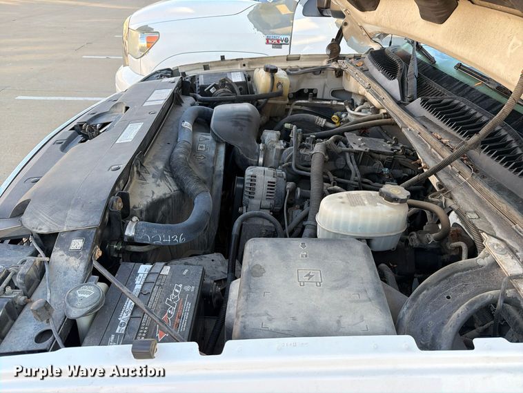 image for item EX1173 2005 Chevrolet Silverado 2500HD utility bed pickup truck