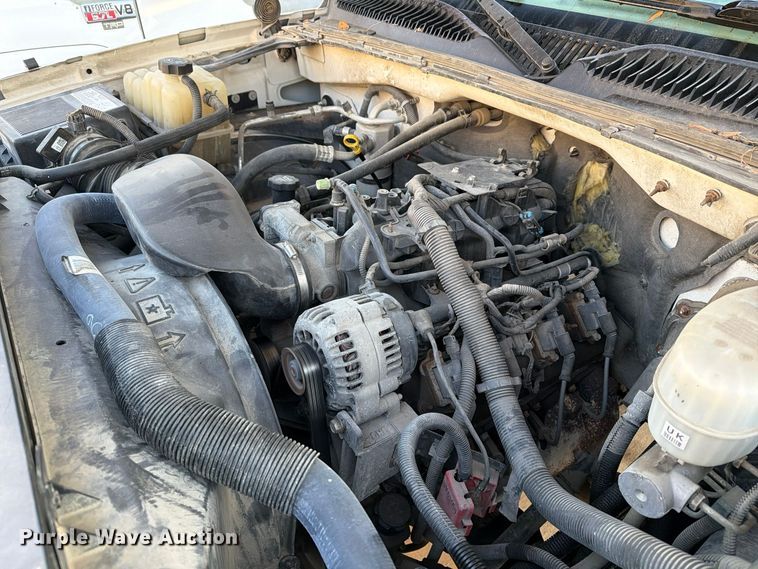image for item EX1173 2005 Chevrolet Silverado 2500HD utility bed pickup truck
