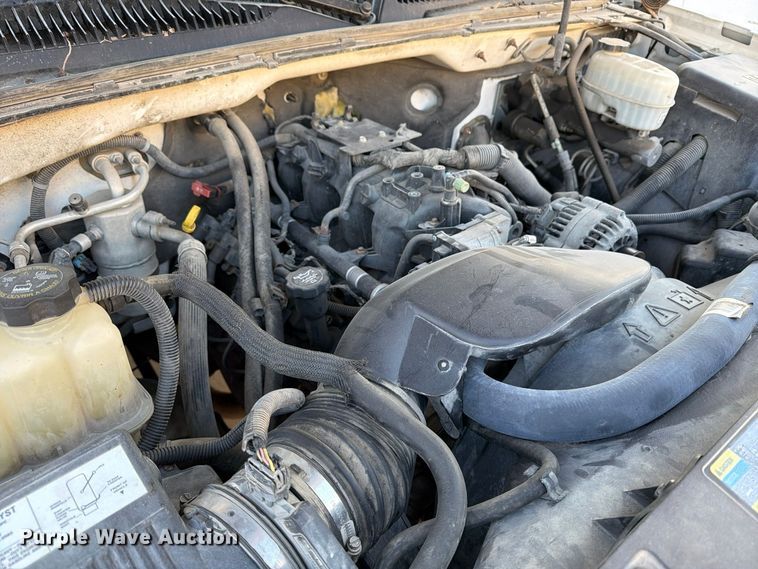 image for item EX1173 2005 Chevrolet Silverado 2500HD utility bed pickup truck