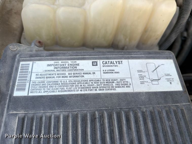 image for item EX1173 2005 Chevrolet Silverado 2500HD utility bed pickup truck
