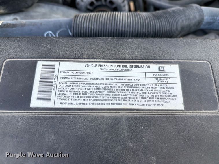 image for item EX1173 2005 Chevrolet Silverado 2500HD utility bed pickup truck