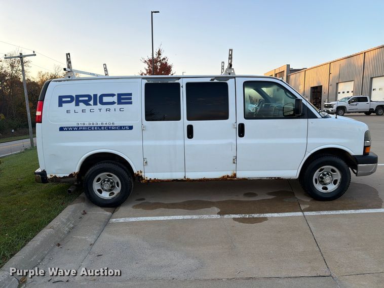 image for item EX1174 2010 Chevrolet Express 2500 van