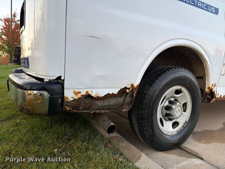 image for item EX1174 2010 Chevrolet Express 2500 van