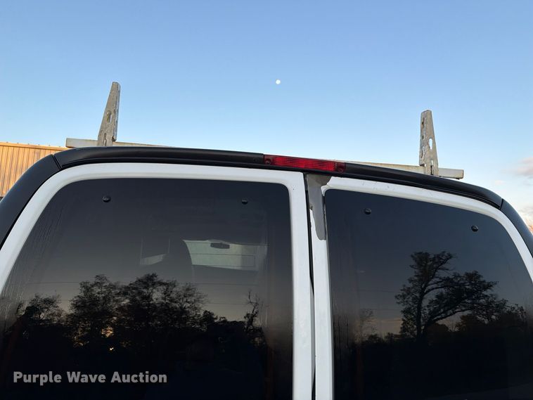 image for item EX1174 2010 Chevrolet Express 2500 van