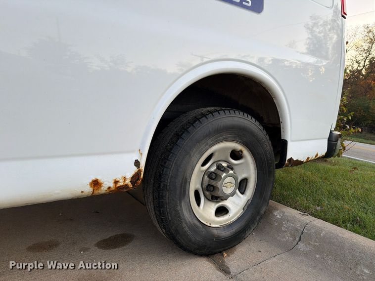 image for item EX1174 2010 Chevrolet Express 2500 van